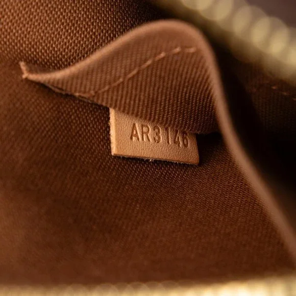 LOUIS VUITTON Brown Monogram Shoulder Bag - Picture 10 of 11